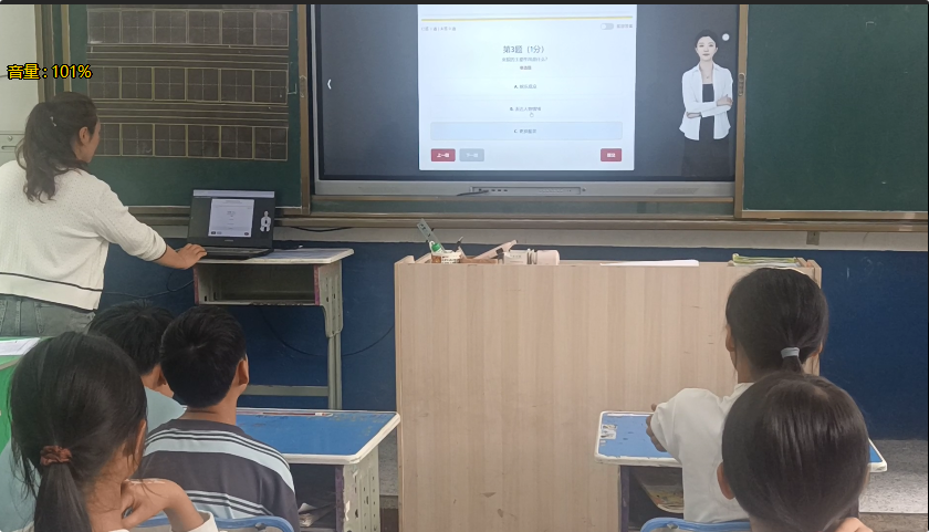 A digital human teacher teaches at the "Intangible Cultural Heritage Public Welfare Class" at Majiao Village Primary School in Wangjia Town, Gong County, Sichuan Province